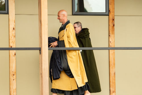 New abbot Kakumyo with founding abbot Gyokuko